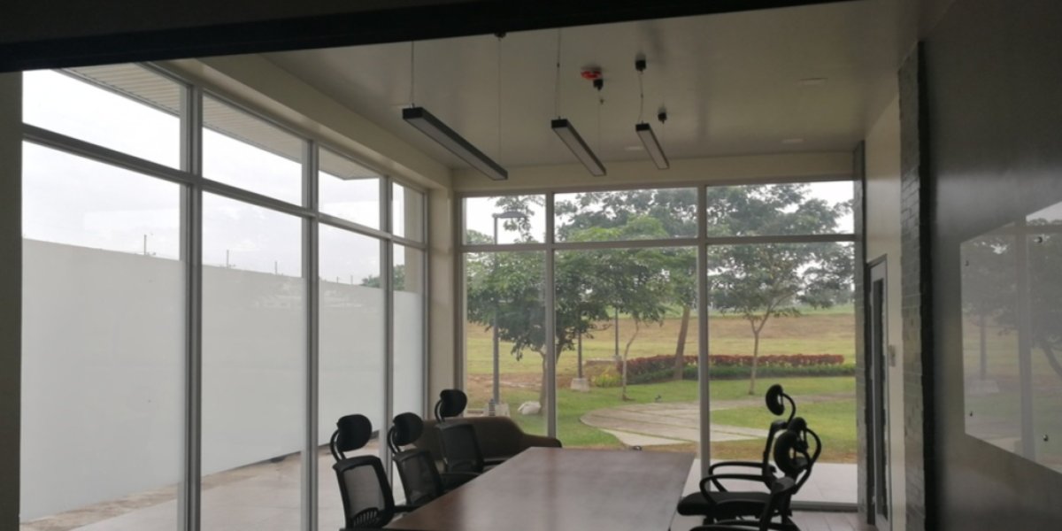 Entrepz-ConferenceRoom-002